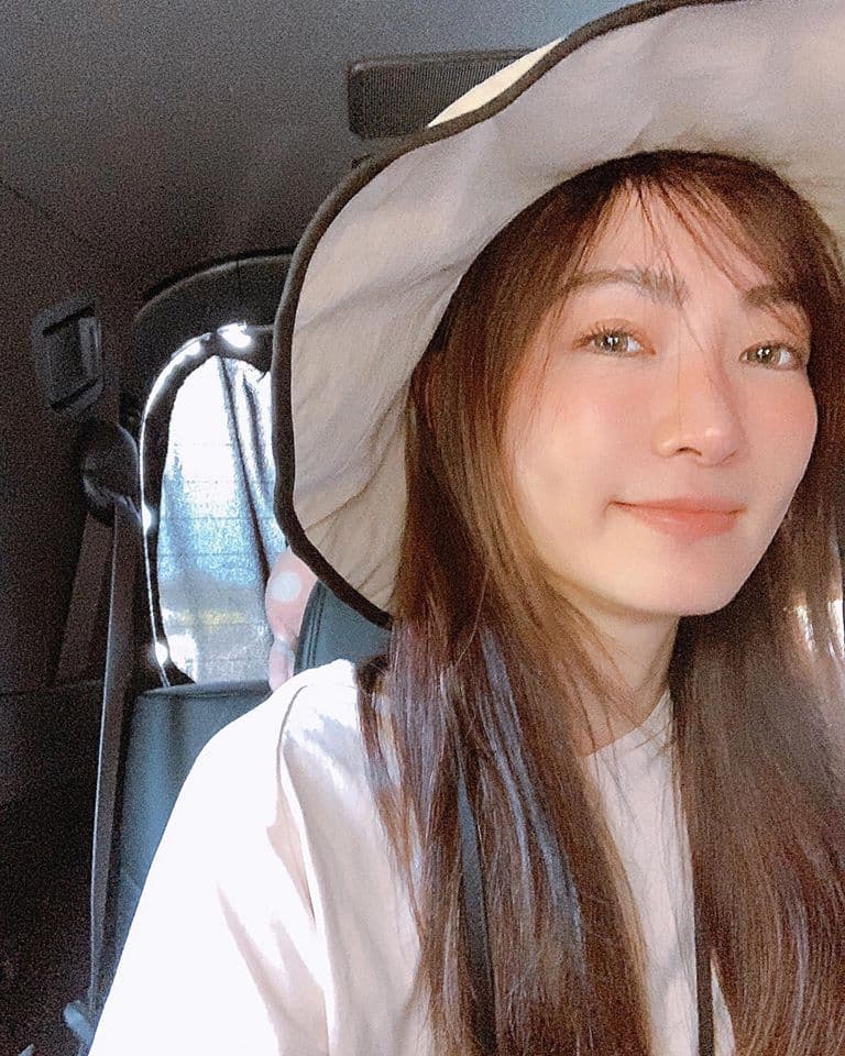 謝金燕淡妝的清純模樣，引起粉絲直呼：「好年輕！」（翻攝自謝金燕臉書）