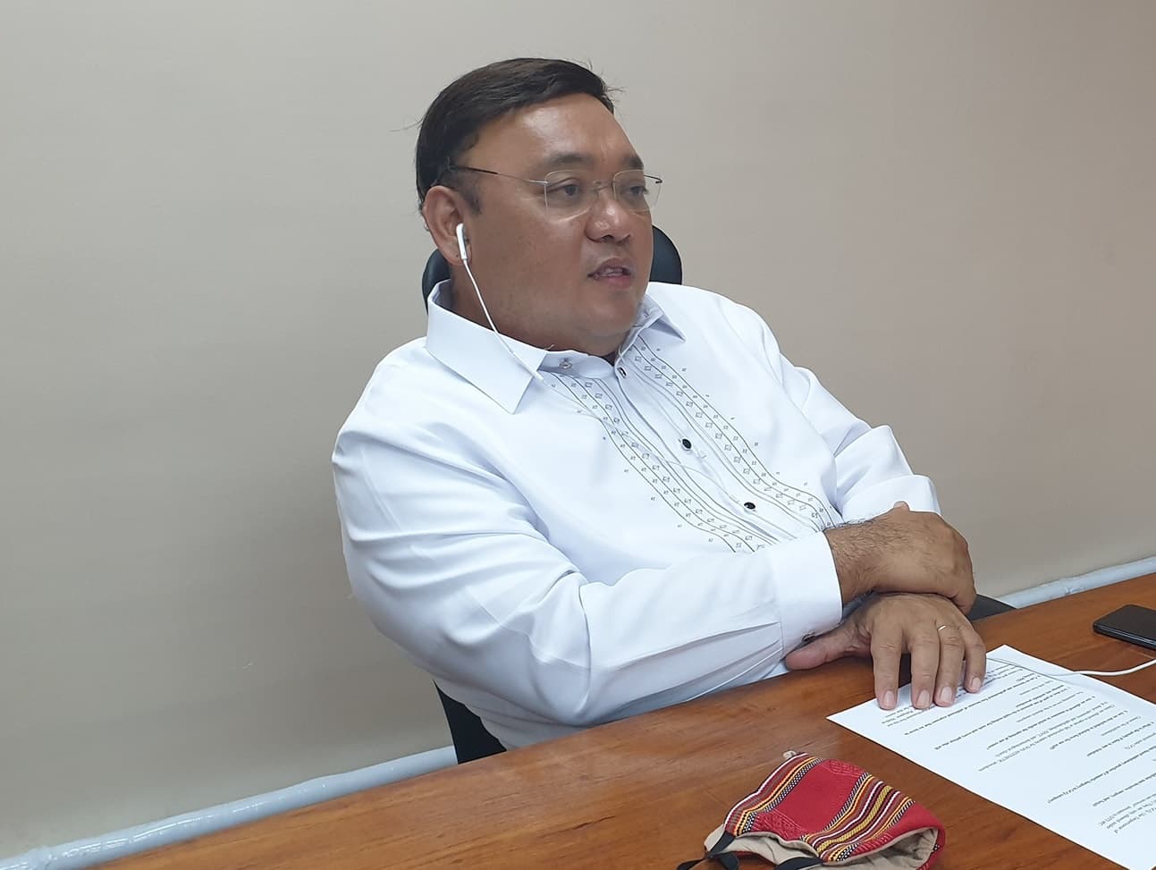 菲律賓總統發言人Harry Roque理直氣壯表示，杜特蒂只是在開玩笑，這是他說話的風格。（翻攝自Harry Roque臉書）