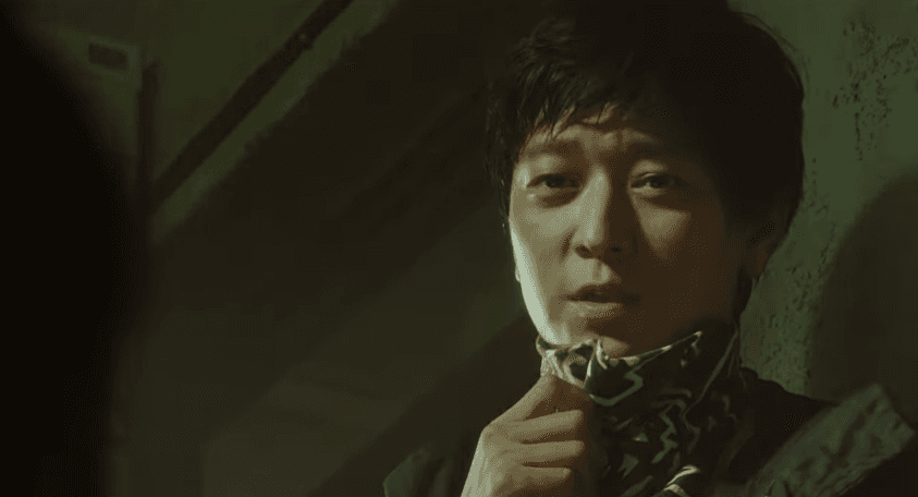 姜棟元客串演出《1987：黎明到來的那一天》，雖戲分不多但展現強烈的存在感。（翻攝YouTube畫面）