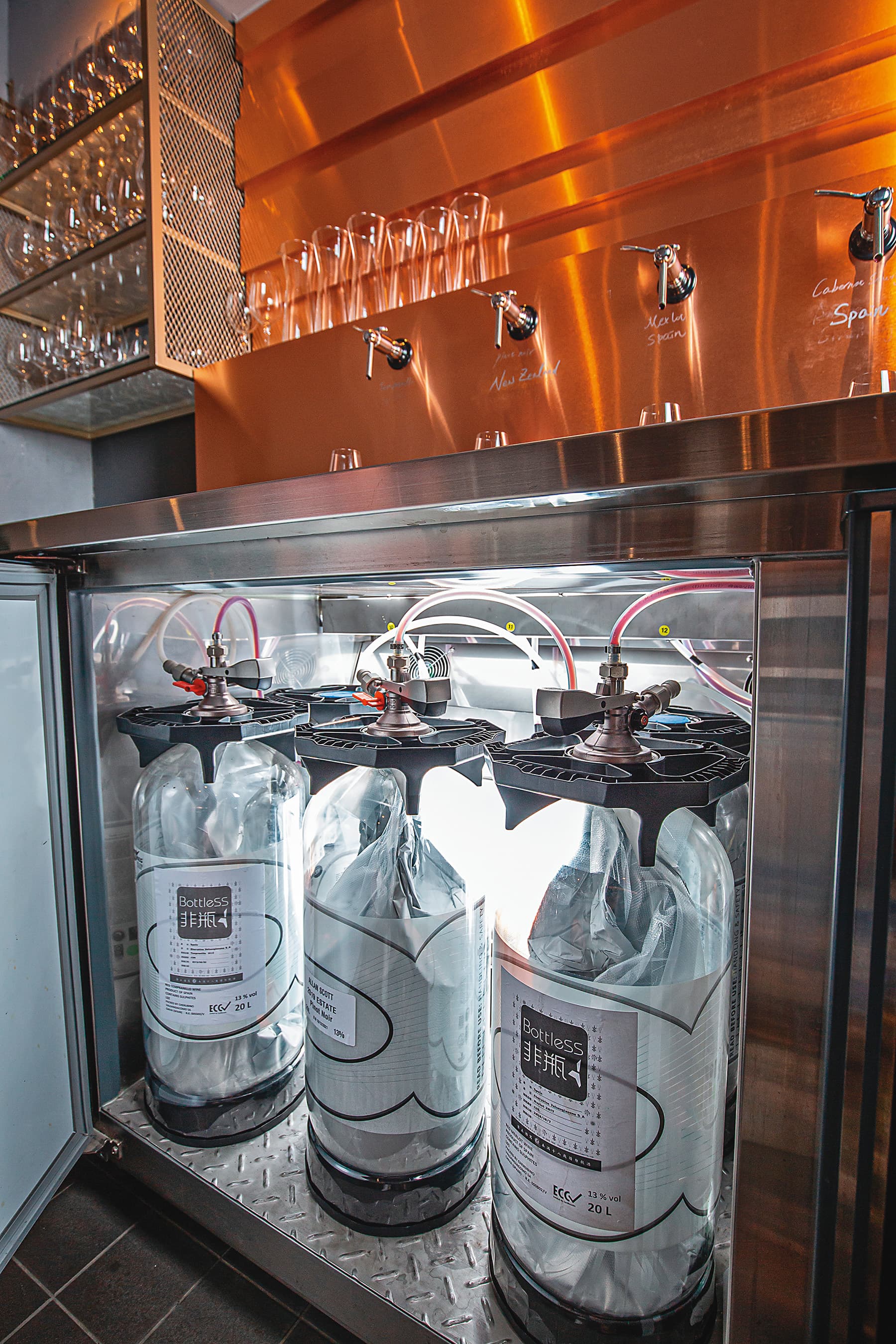 可裝20公升酒水的PET KeyKeg，省下近27個玻璃酒瓶的重量。