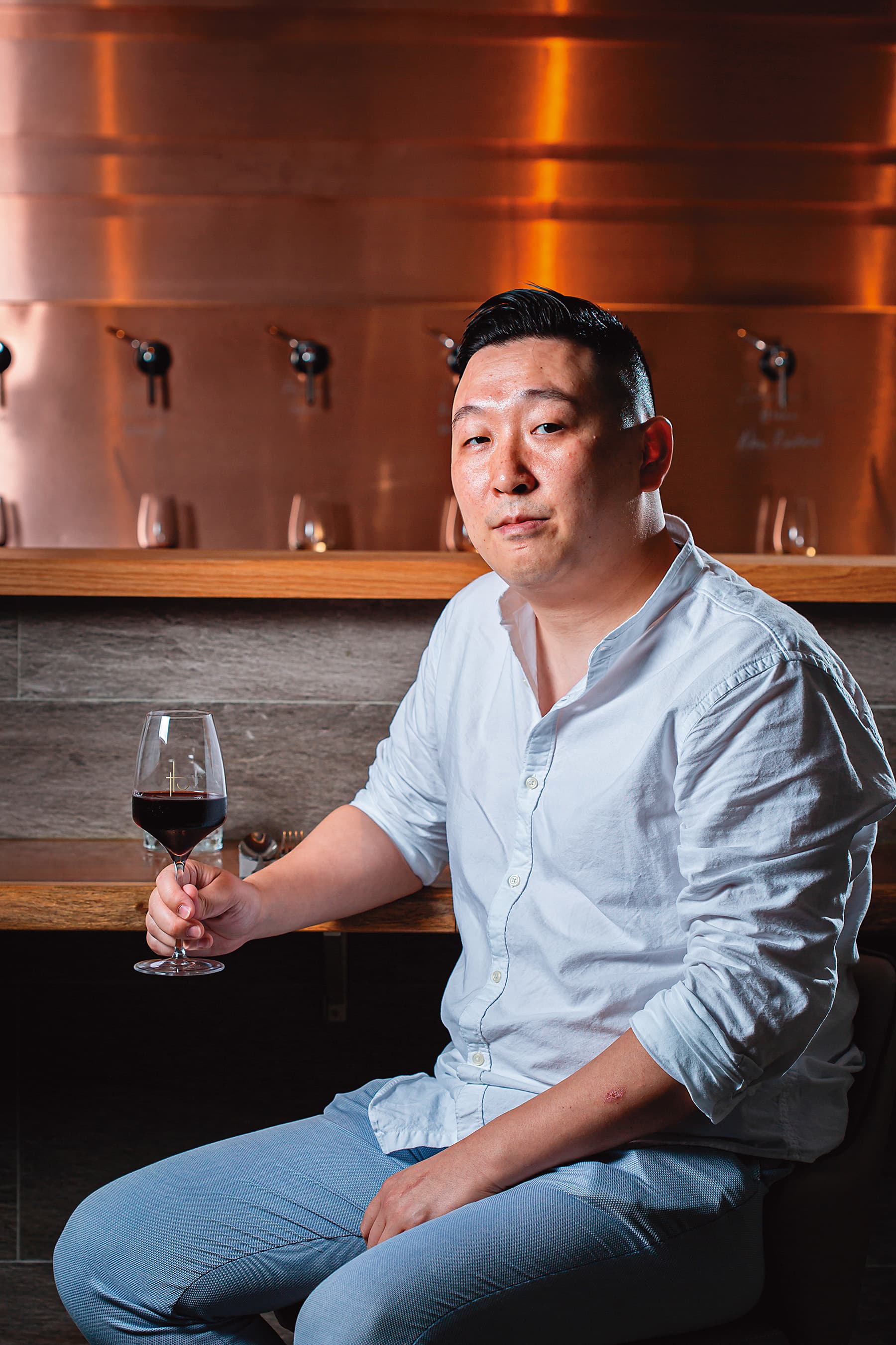 交信葡萄酒主理人蕭元偉（Alan）負責非瓶的選酒。