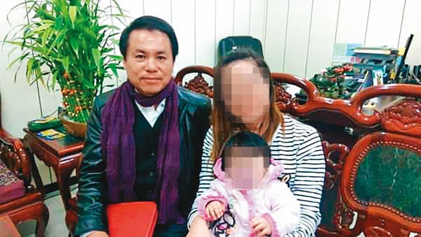 張定瑋（左）與幫他詐騙的簡姓女助理（右）差30歲，2人還傳出不倫戀。（讀者提供）