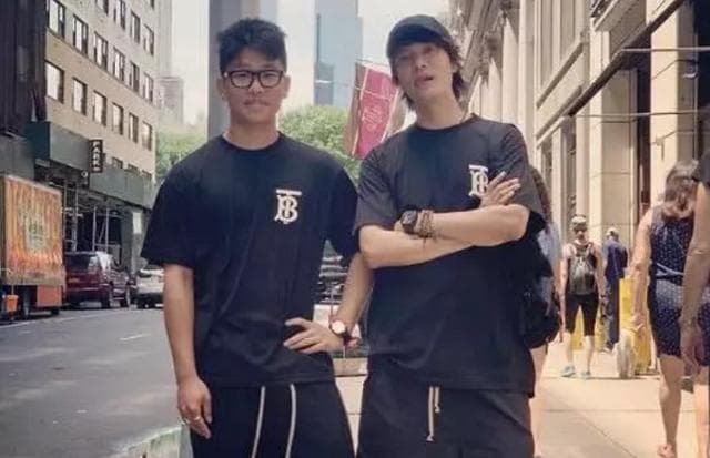 陳坤的兒子已經18歲，身高也快拼上老爸。（網路圖片）
