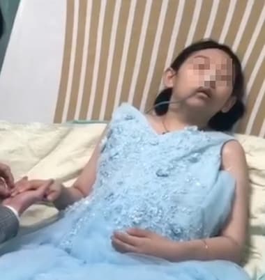 氣息微弱的洪女今完成想要見失散超過20年生母的心願。（圖片翻攝臉書）