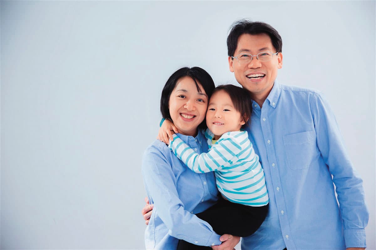 王婉諭與先生劉大經各自以不同的方式療癒失去小燈泡的痛，王婉諭投入公共議題，先生則會聯繫慰問其他被害人家屬。（翻攝臉書）