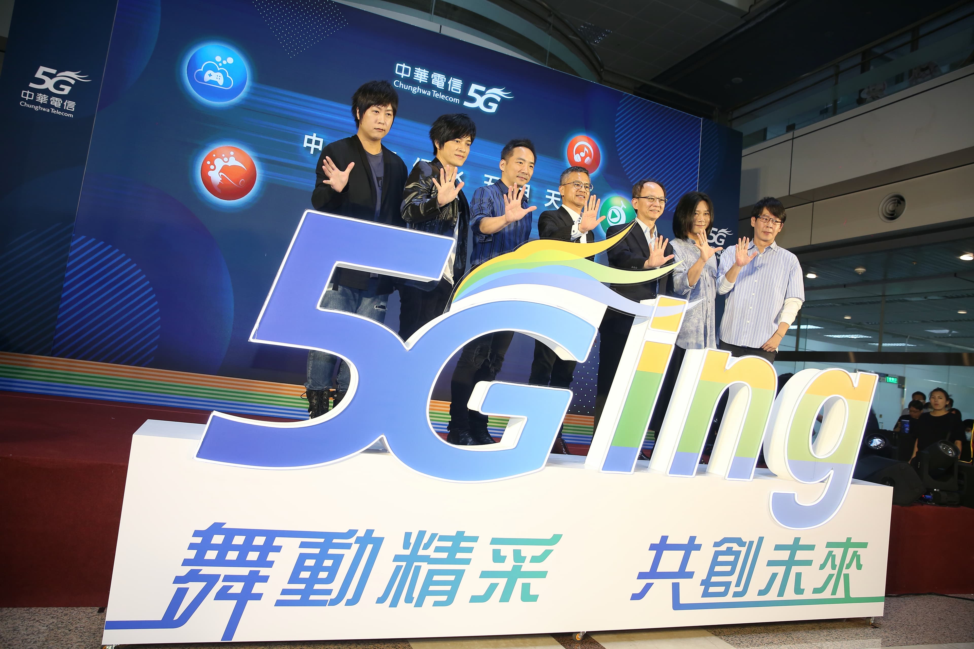 中華電信5G開台，找來華人搖滾天團五月天代言加持。