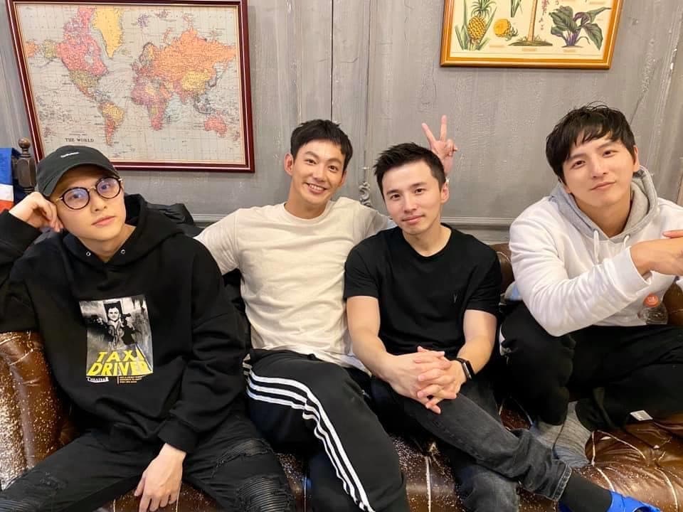 阿緯與小煜、王子、威廉等人過去曾有不成文約定，按結婚順序，有不同的紅包價碼。（翻攝自阿緯臉書）