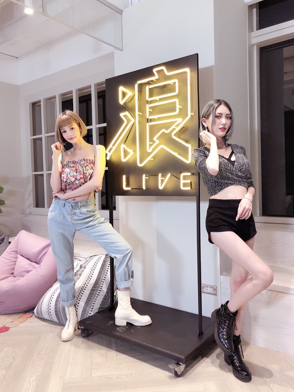 《浪我遇見你》「浪漫長髮VS俏麗短髮」主題找來個性短髮代表0寶（左）、妲璃（右），暢談髮型話題，也勁歌熱舞展現個人才藝。（浪LIVE提供）