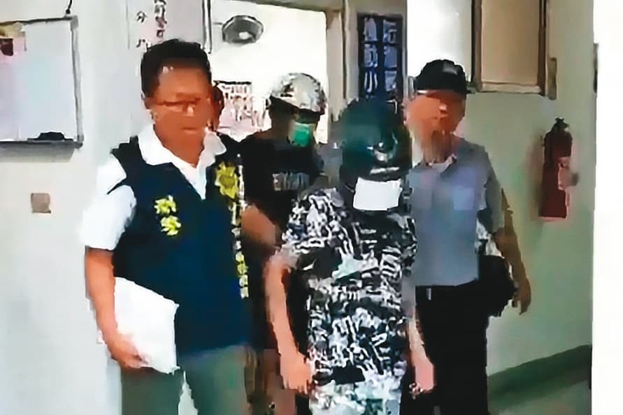 案發後，2名少年到警局自首，聲稱全案是他們2人所為。（東森新聞提供）