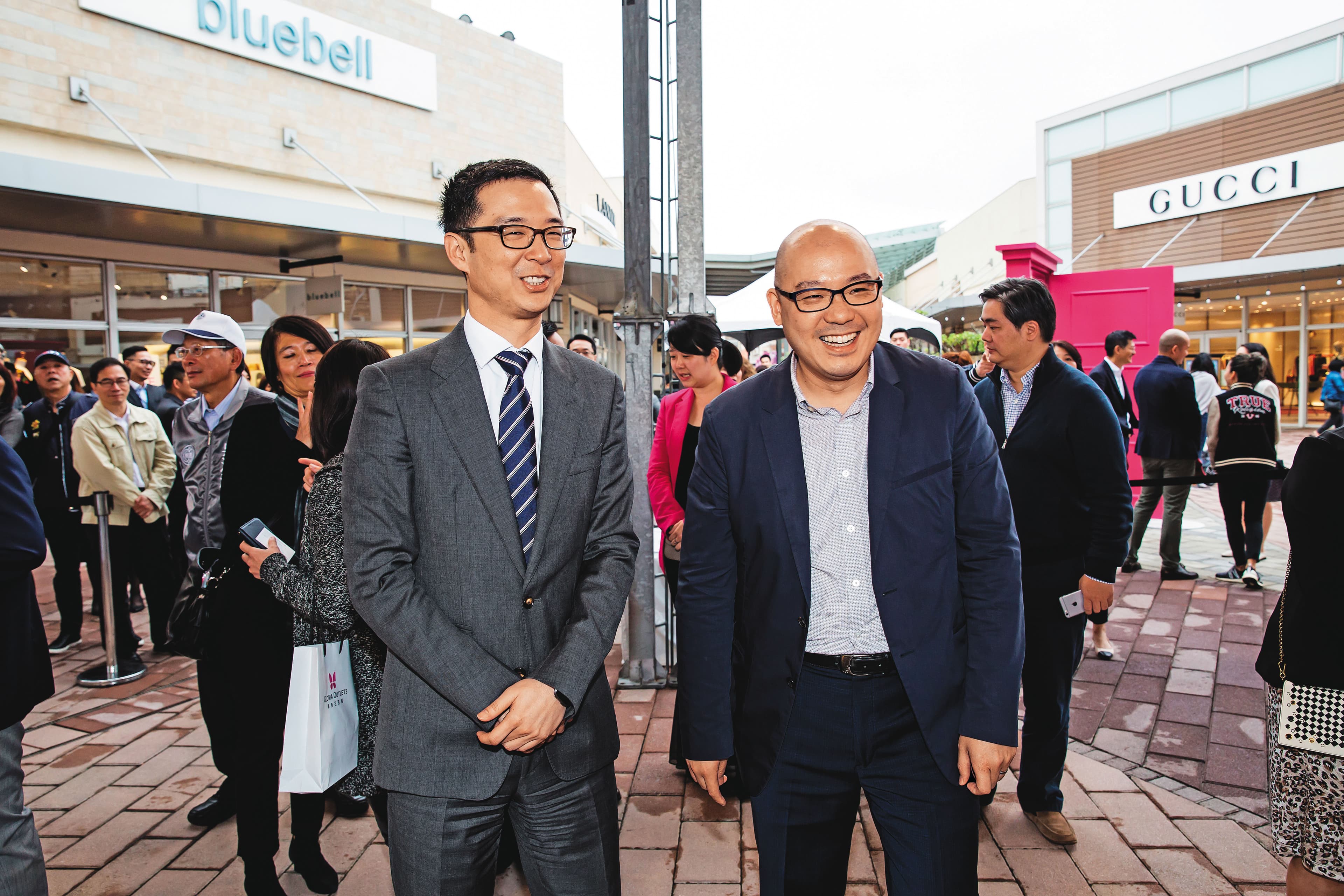 蔡宗翰（左）和華泰名品城執行長陳炯福（右）是好友，也因此和日本西武集團搭上線。
