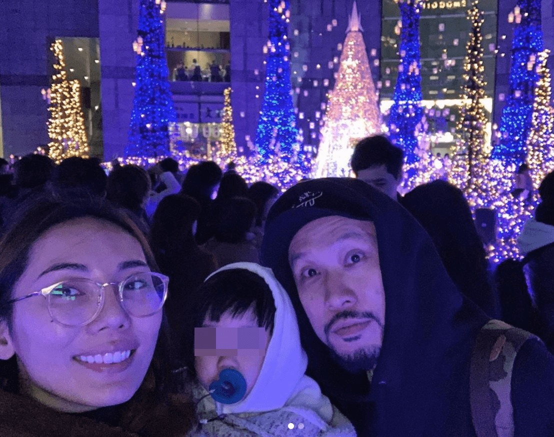 熱狗和女友鄭年均的女兒「小小啵」模樣可愛，一家三口幸福融洽。（圖片翻攝自鄭年均IG）