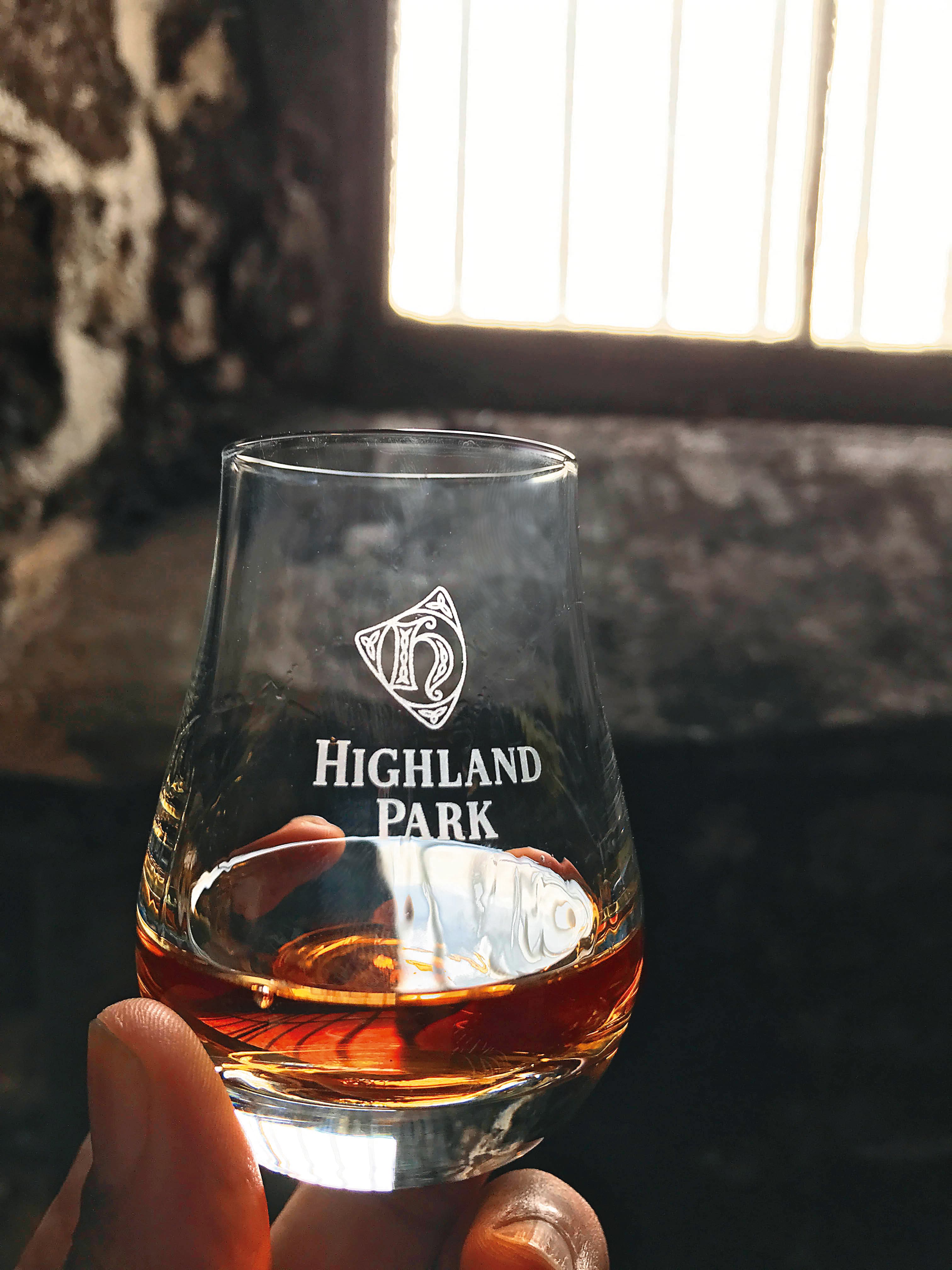 奧克尼島高原騎士(HIGHLAND PARK)酒廠,是蘇格蘭緯度最高的酒廠,泥煤威士忌喝起來跟艾雷島頗具差異。