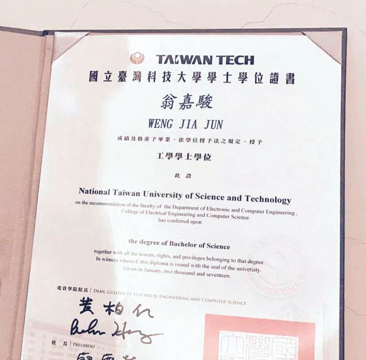 婦仇者聯盟指控男子翁嘉駿自稱台科大高材生，還曾拿畢業證書證明，結果事後被揭穿，翁才坦承證書是偽造的。（讀者提供）