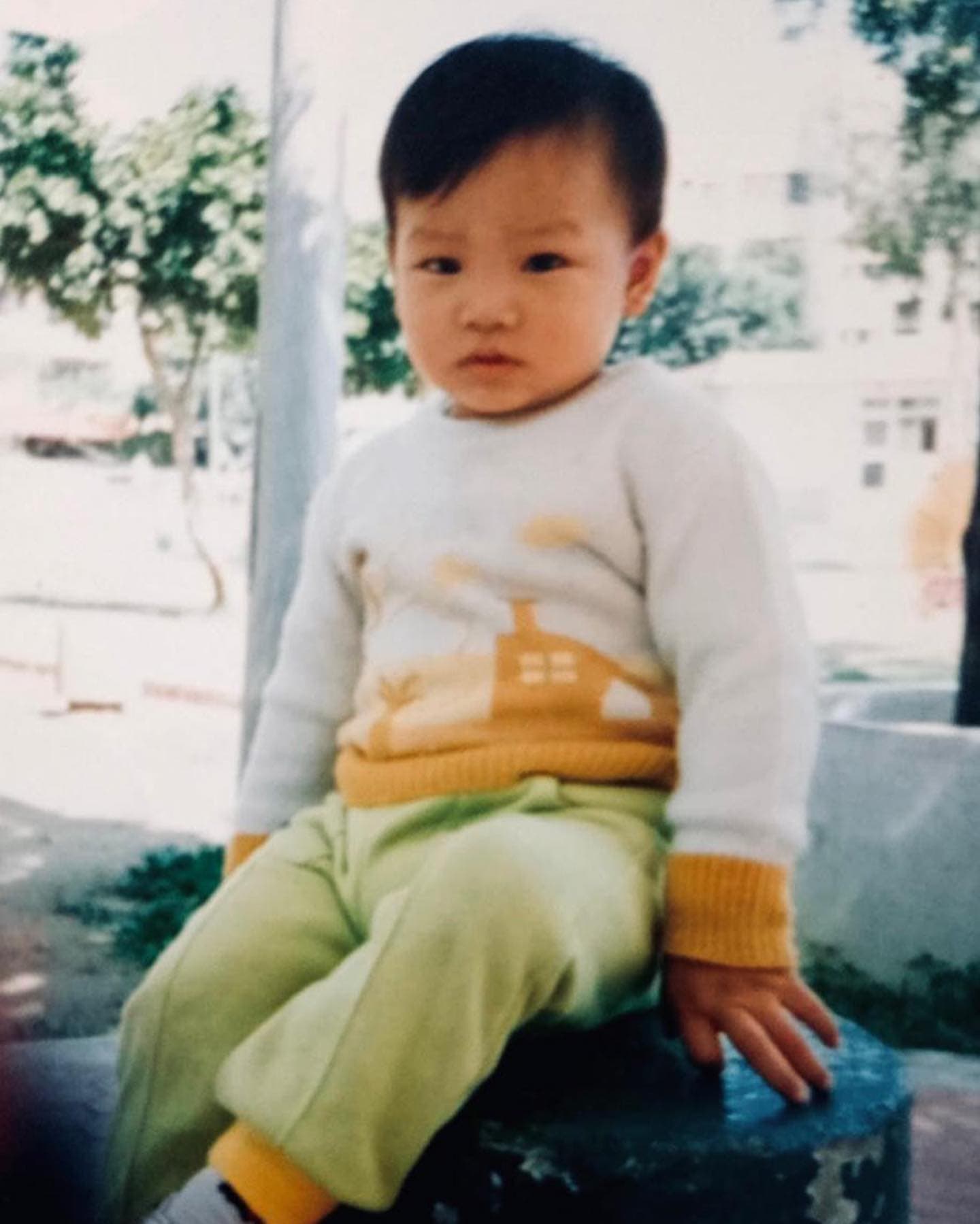 小煜曬兒時舊照，相當期待自己的小孩出生。（翻攝自小煜臉書）