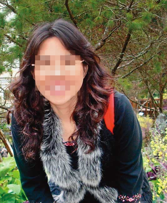 游女（圖）遭爆替李泰山、王靖欣牽線，自己也掛名論文第三作者。（讀者提供）