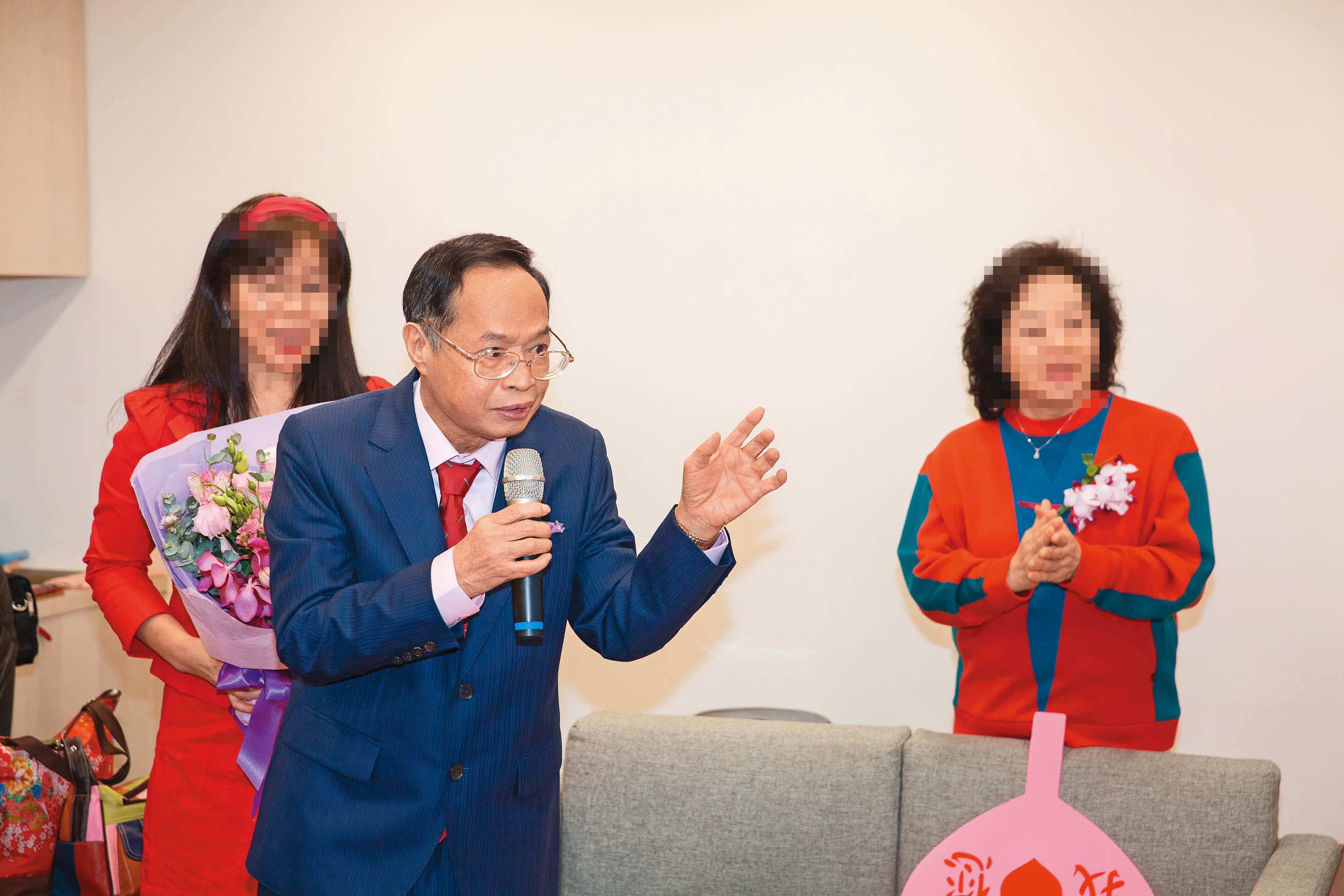 幸喬語認為，徐浩城看起來古意古意（台語：老實），講台灣國語，口拙又長得不好看，不知道的人和他接觸後，都會以為外界對他的指控只是謠言。