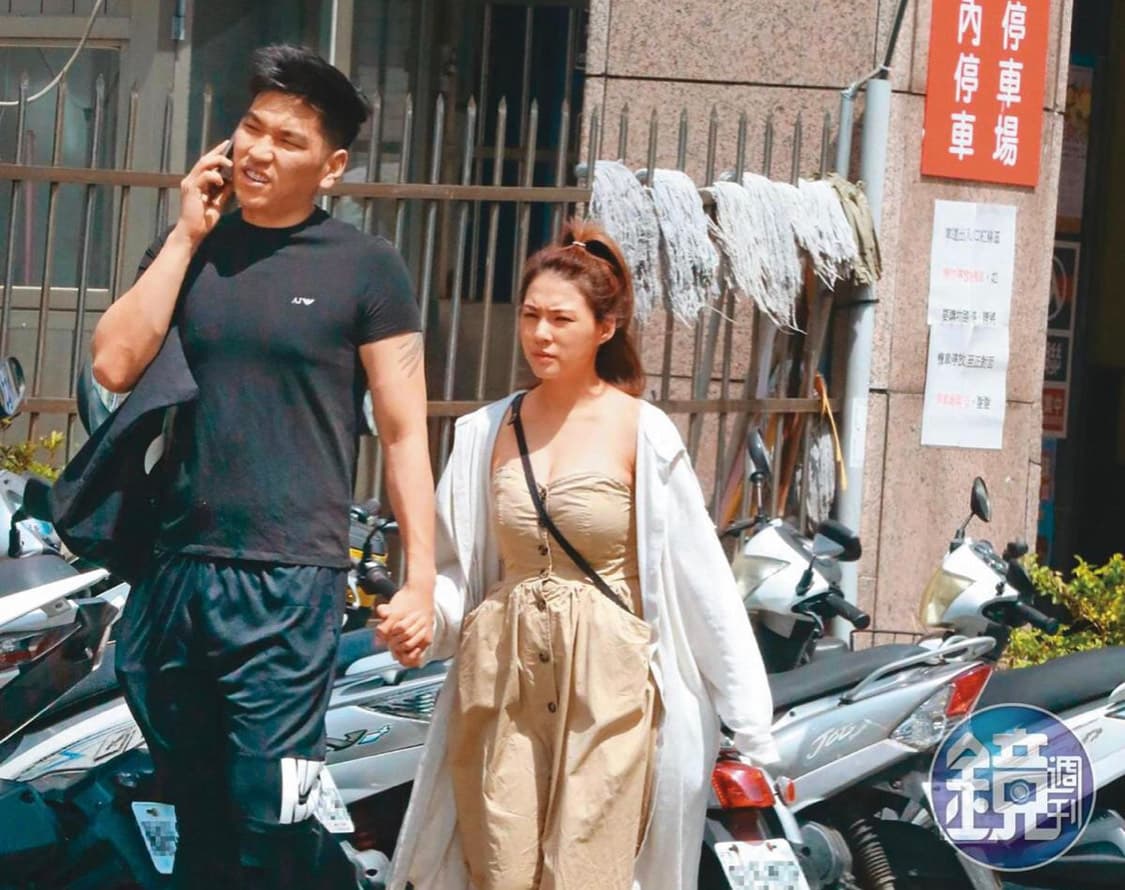 熊熊與鄭旭哲交往4個月就進度超前，不僅傳出懷有身孕，兩人也一起為新家挑傢俱。