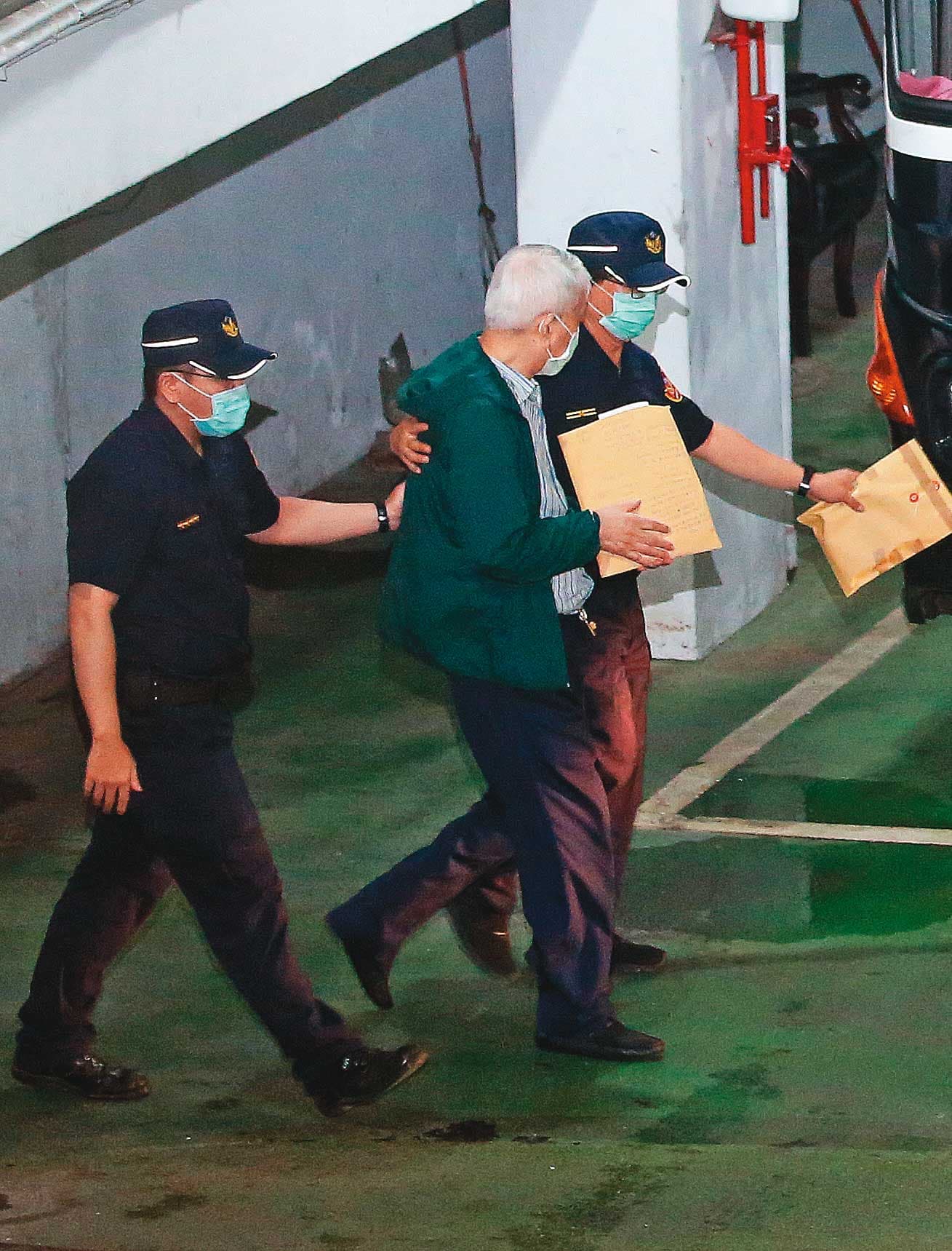 李恆隆為搶回SOGO經營權長期行賄立委，因罪嫌重大遭收押禁見。