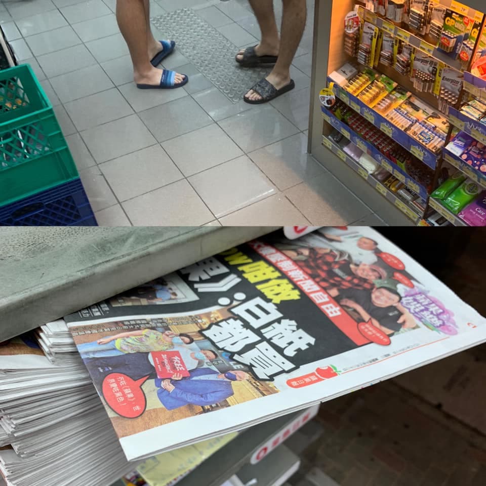 幾位年輕人凌晨蹲點便利商店等候買《蘋果日報》，即使只有娛樂版也願意購買。（翻攝自Terry的媒體懶人堂臉書）