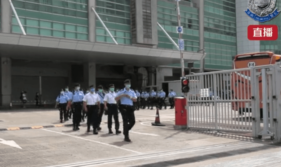 香港壹傳媒創辦人黎智英昨日上午遭依違反香港《國安法》逮捕， 香港警察於下午4時許於臉書更新逮捕至少9人。（翻攝香港警察臉書）