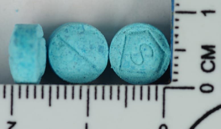 「浴鹽」（Bath Salts）也是卡西酮化學合成藥物，有「喪屍藥」之稱。（翻攝畫面）