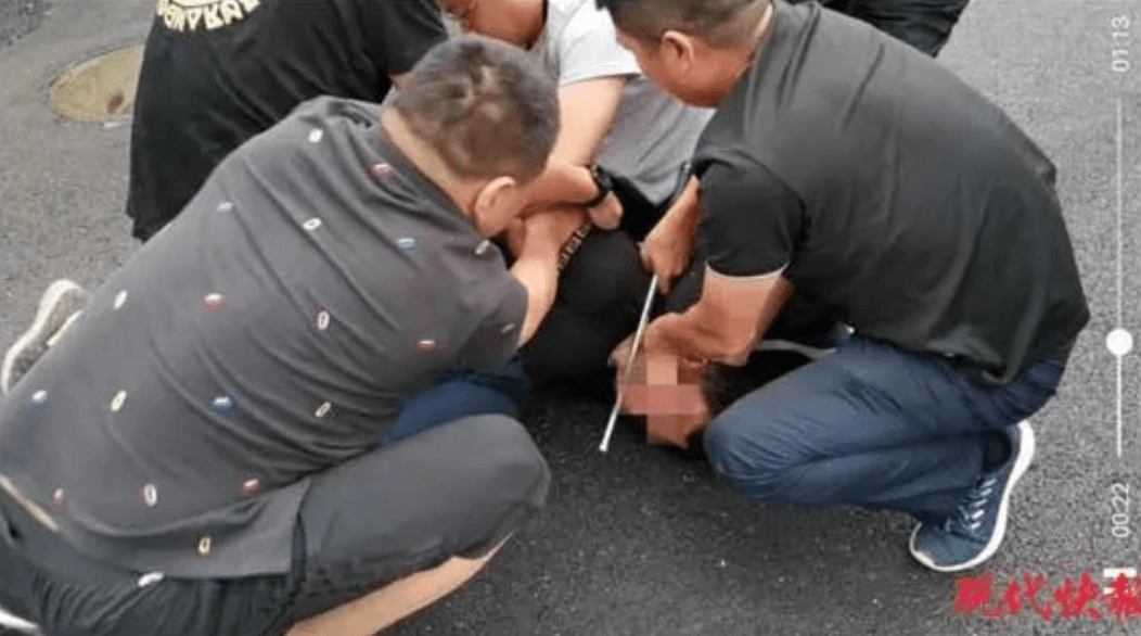 泰州警方日前將凶嫌徐男逮捕到案，之後徐男坦承犯行。（翻攝自新浪江蘇微博）
