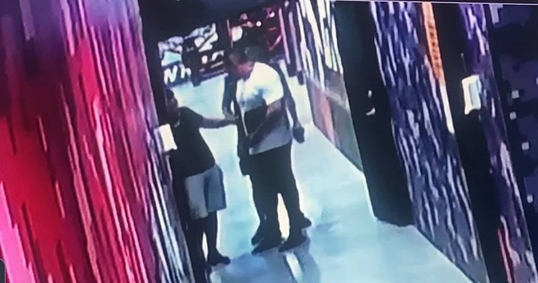 館長在自家健身房遭男客人性騷擾，「手沒有停過」亂摸手、胸長達5分鐘。（翻攝自飆捍臉書粉專）