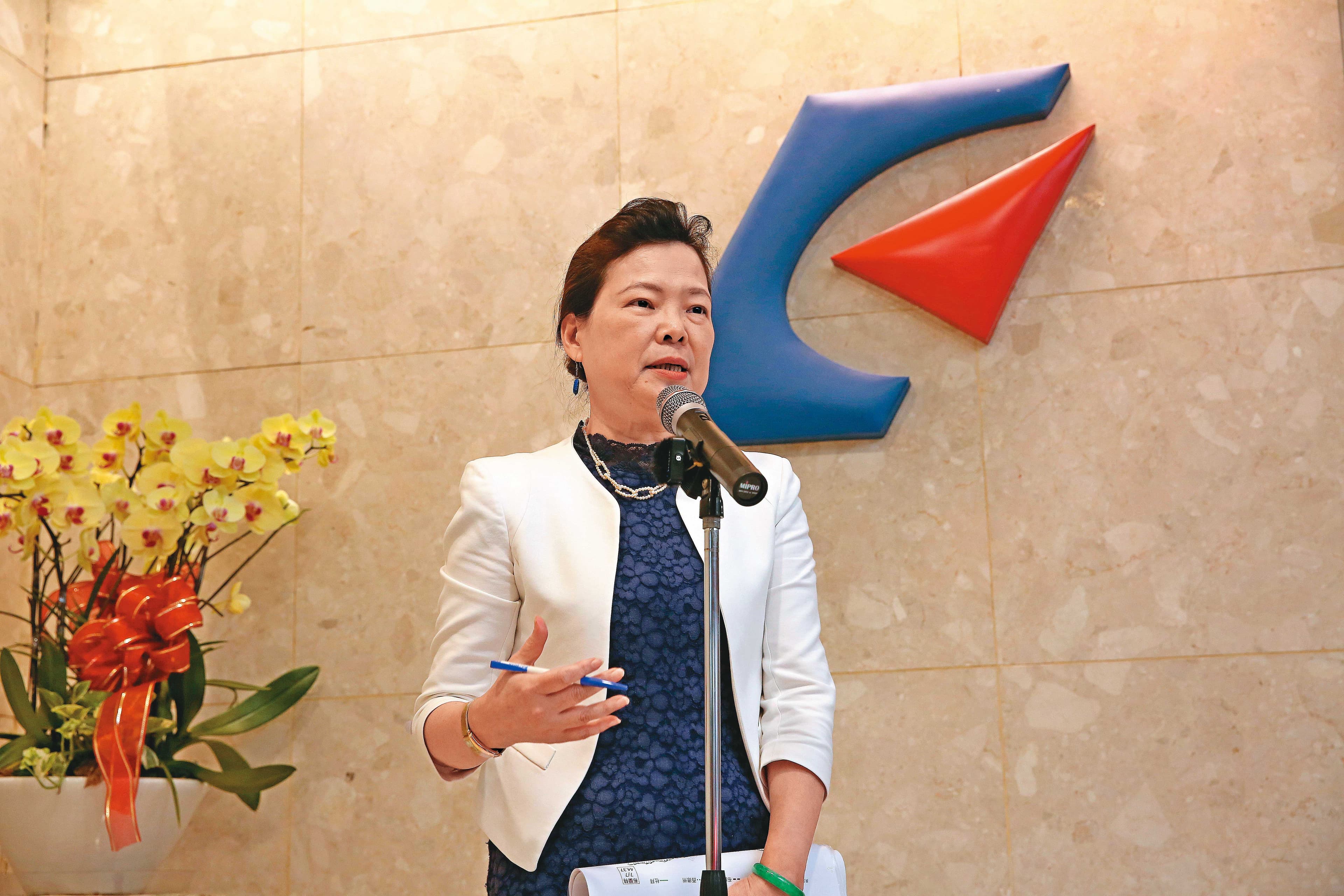 經濟部長王美花徵詢各單位意見後，同意大同市場派自行召開臨股會。