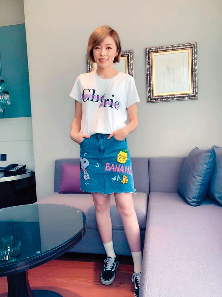 王瞳與艾成被拍到吃鍋不久後，宣布登記結婚。（翻攝自王瞳臉書）
