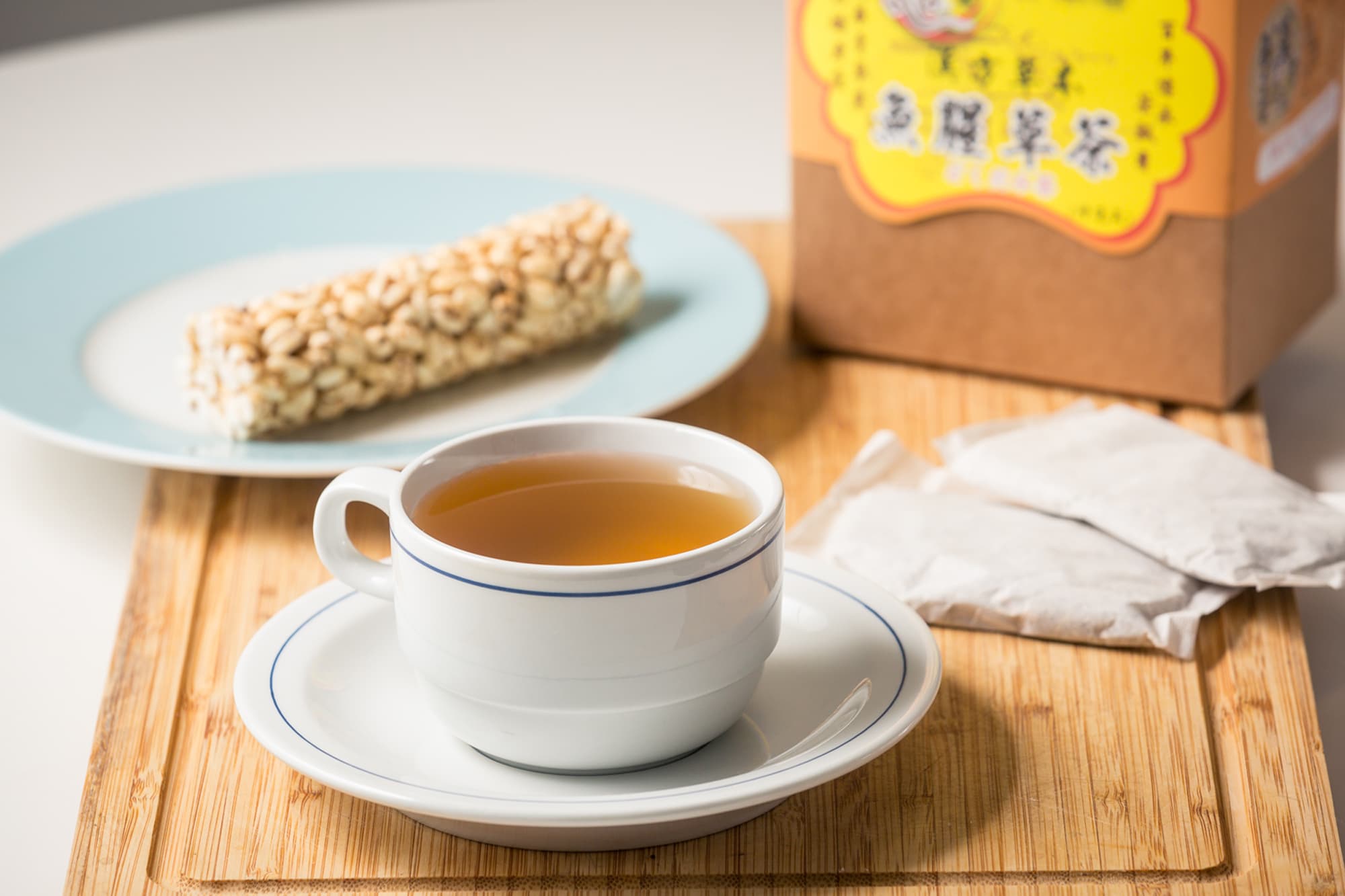 簡宜賢將沖泡式茶飲設計成禮盒，送人自用兩相宜。魚腥草茶包（20包／300 元）