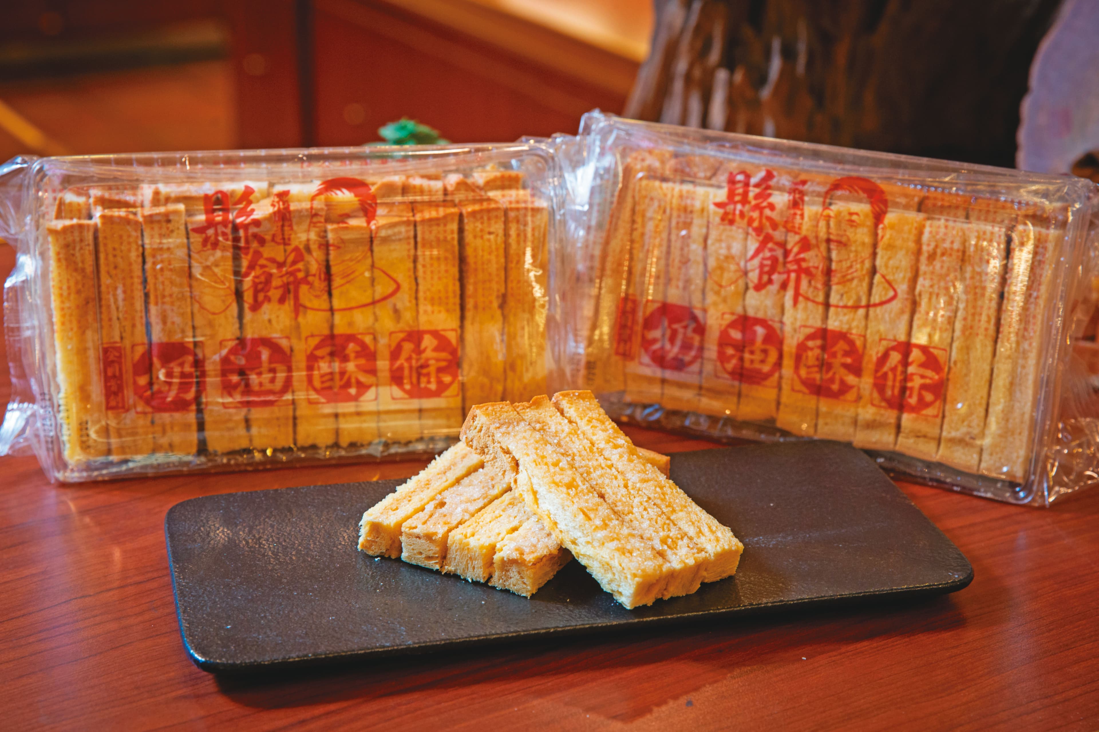 奶油酥條以湯種吐司、安佳奶油為原料，低溫烘焙出酥脆口感。（原味100元／盒）