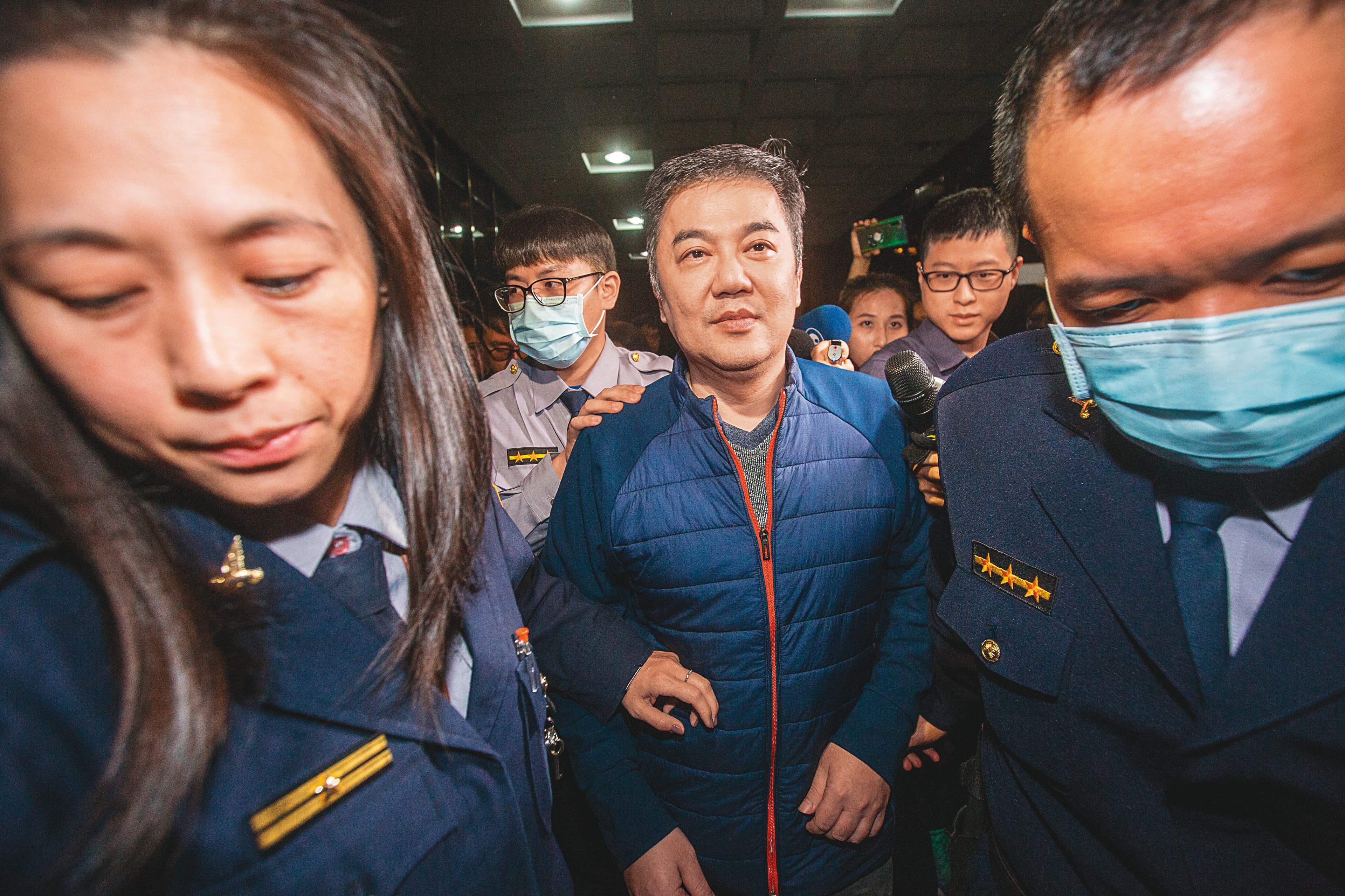 檢方查出張綱維（中）和廖燦昌私交甚篤，是廖指示合庫違法貸款給張綱維。
