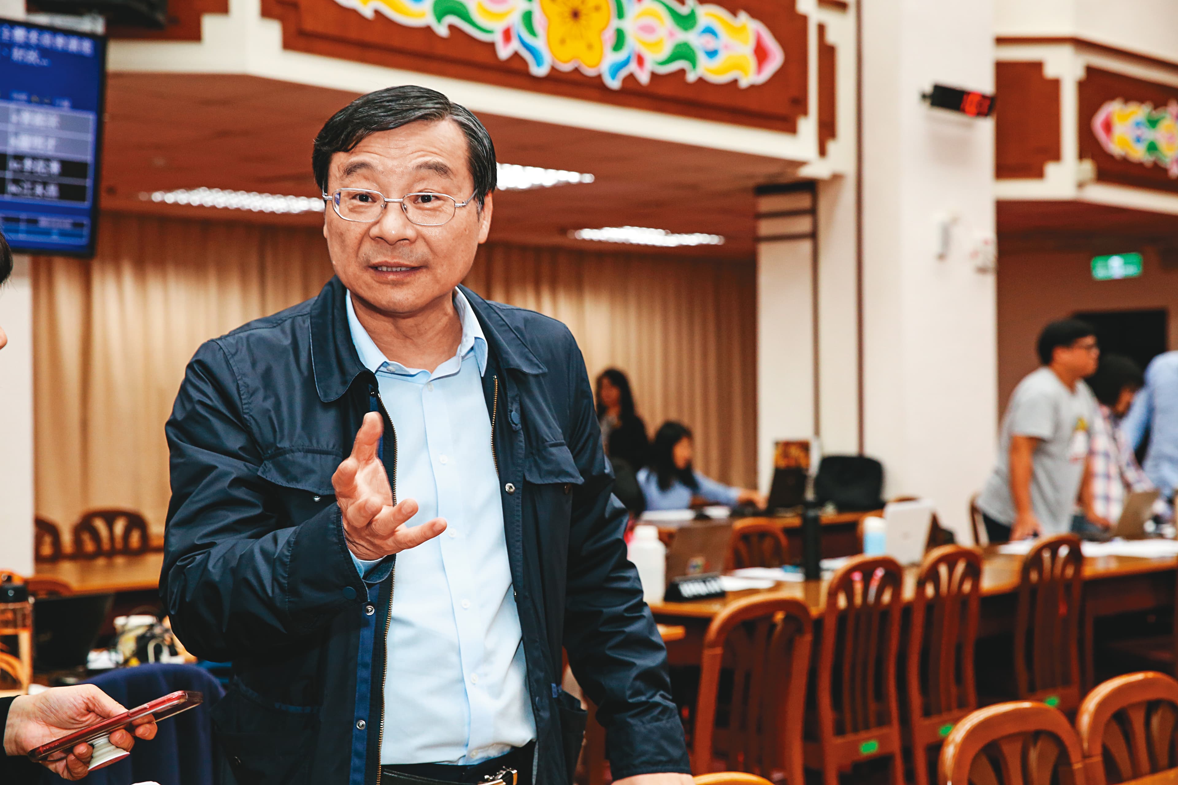 曾銘宗後來澄清，稱他並不認識潤寅案主嫌楊文虎、王音之2人，強調當初是轉介陳情。