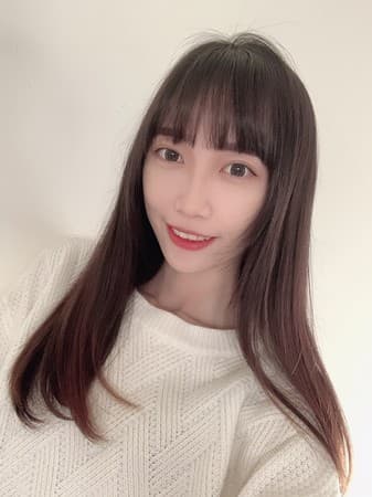 正妹警察用「腿壁咚」霸氣照片，掀起高度討論。（台中市警察局提供）