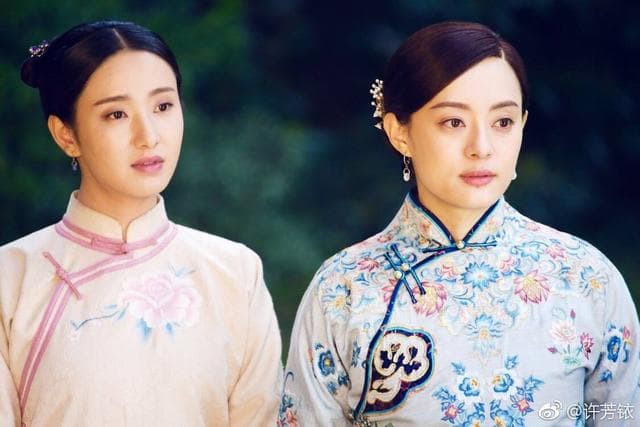 飾演《那年花開月正圓》丫環「春杏」（圖左）的許芳銥，七夕情人節宣布與虞文濤結婚。（翻攝自網路）