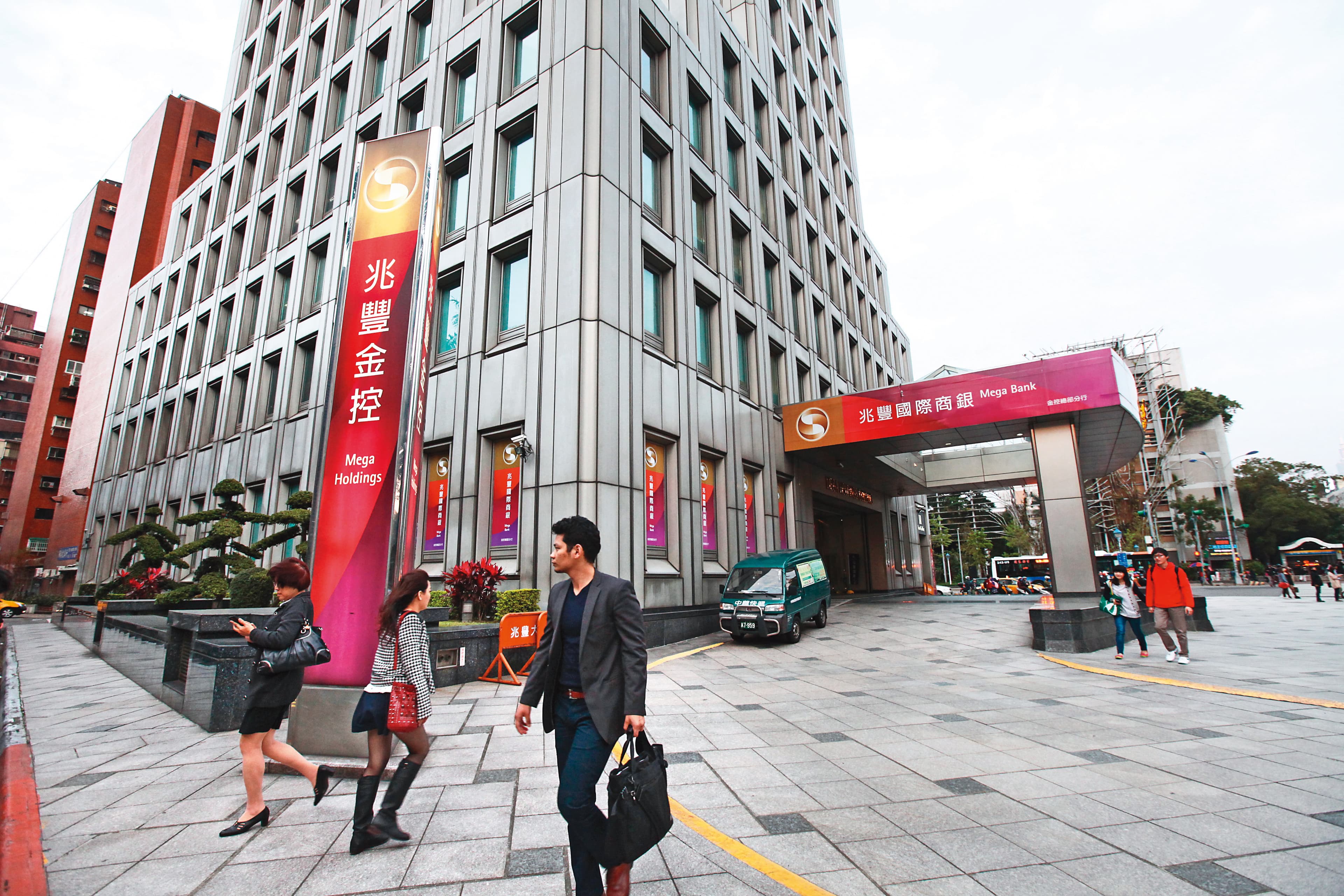 達人建議，存零股應以產業龍頭股為主，金控可留意兆豐金。
