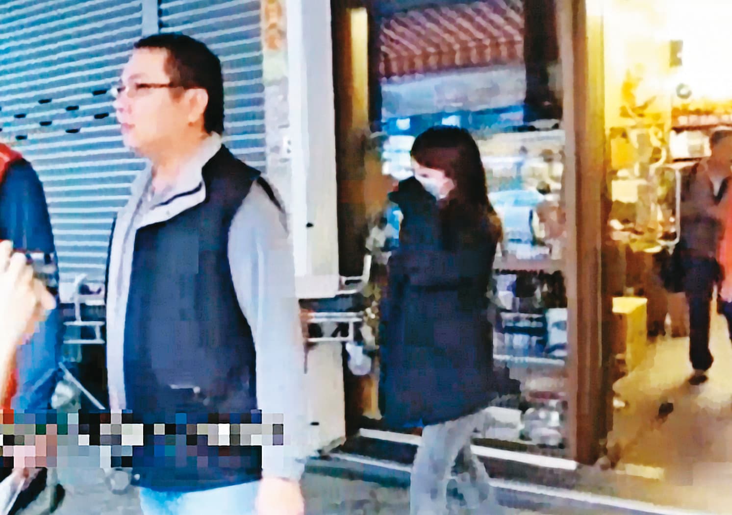 楊宜綾（右）供稱不滿丈夫家暴又偷吃，才會與男友共謀殺夫。（東森新聞提供）