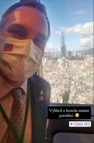 賀吉普在臉書限時動態上，開心放上與台北市101的合照。（翻攝自Zdeněk Hřib - primátor Prahy臉書）