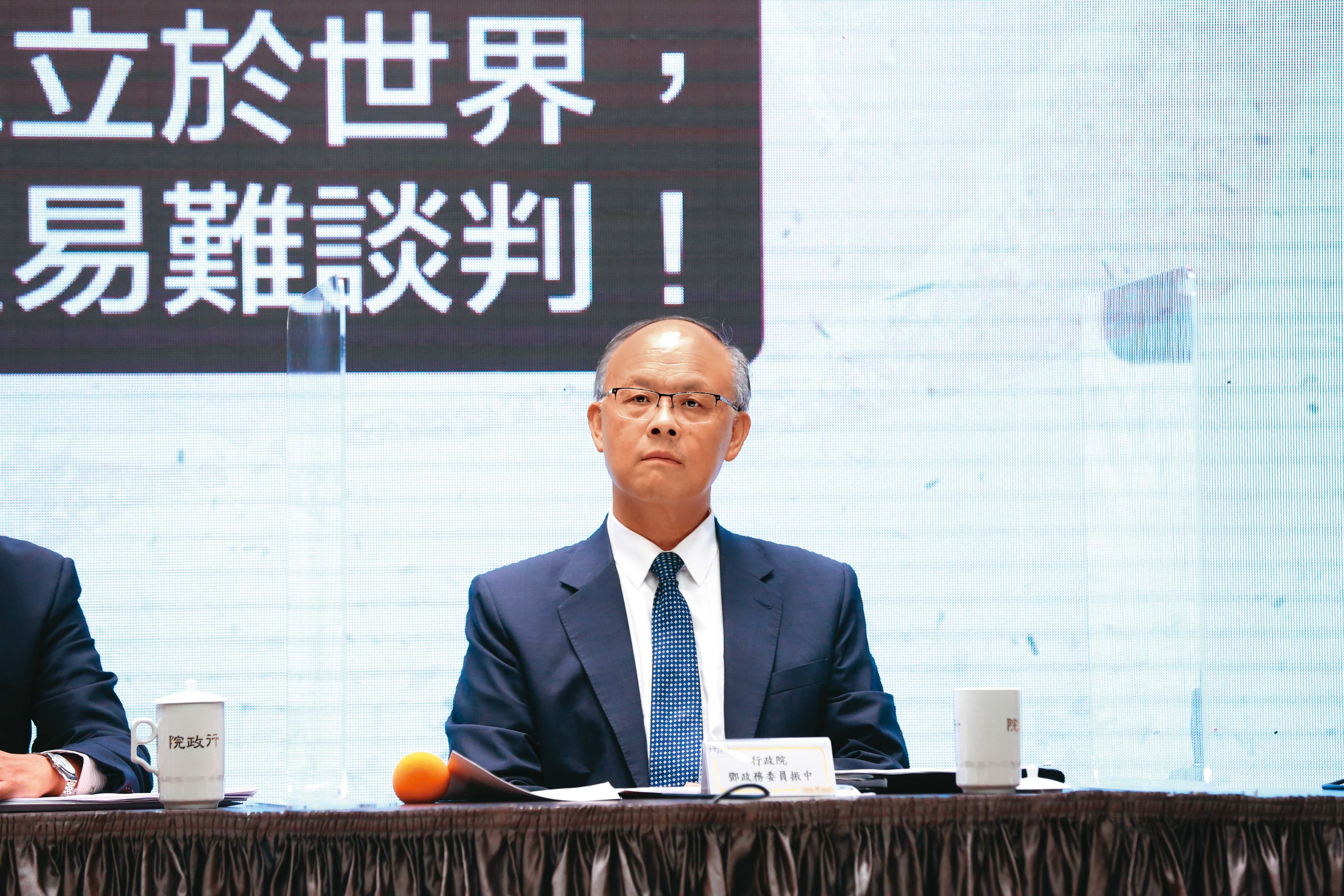主導行政院經貿談判辦公室的政務委員鄧振中，掌握台美貿易進程節奏。