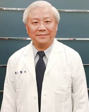 經義大大昌醫院男性醫學中心主任王起杰治療後，男童的「小弟弟」已經從0.5公分長大到2公分。（翻攝自義大醫療臉書）