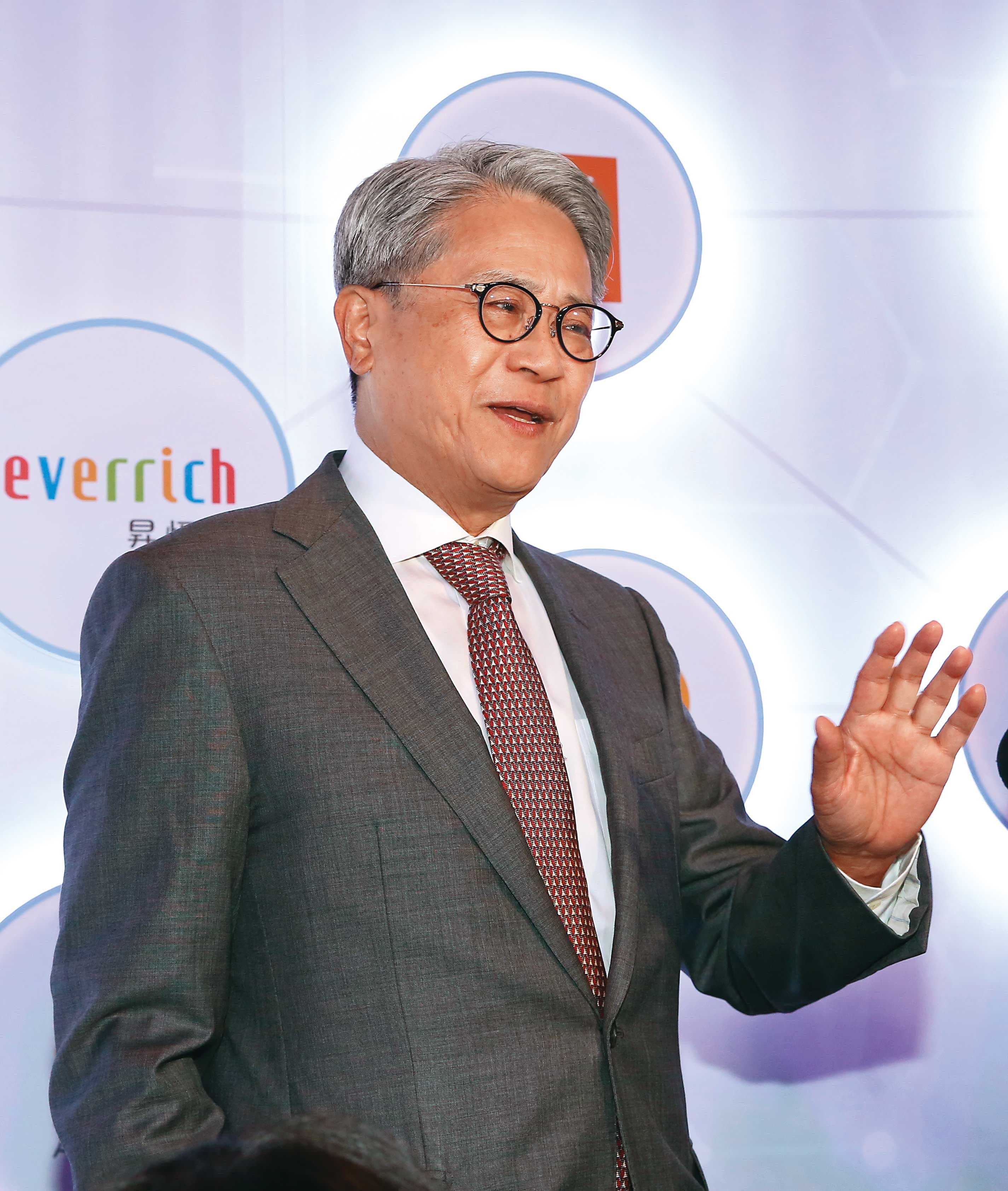 台新金董座吳東亮最近喜上眉梢，不僅收購保德信人壽，還有望一舉解決彰銀案。