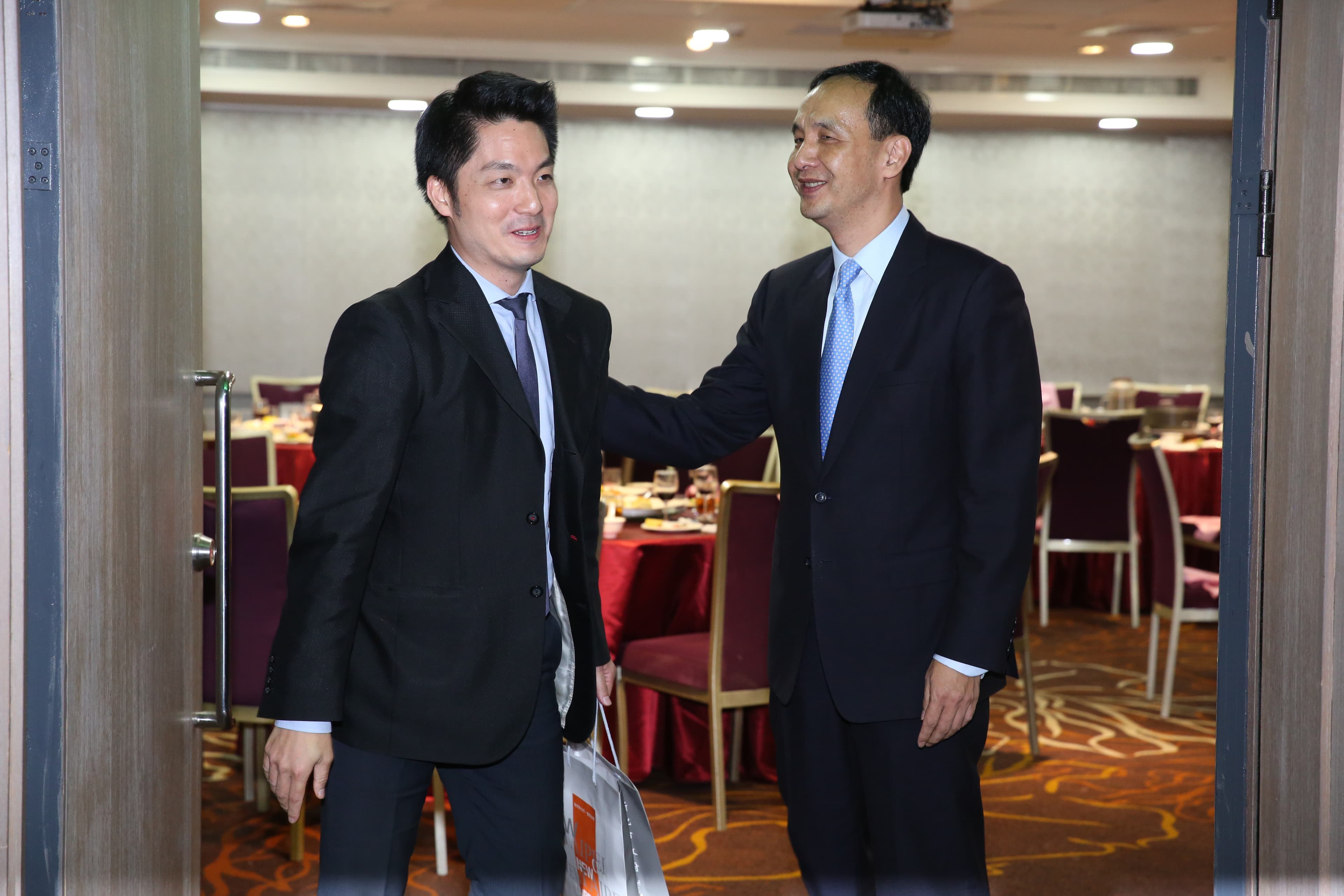 中評委點名立委蔣萬安（左）出征台北市長，前主席朱立倫（右）則應與韓國瑜搭檔選總統。（本刊資料照）