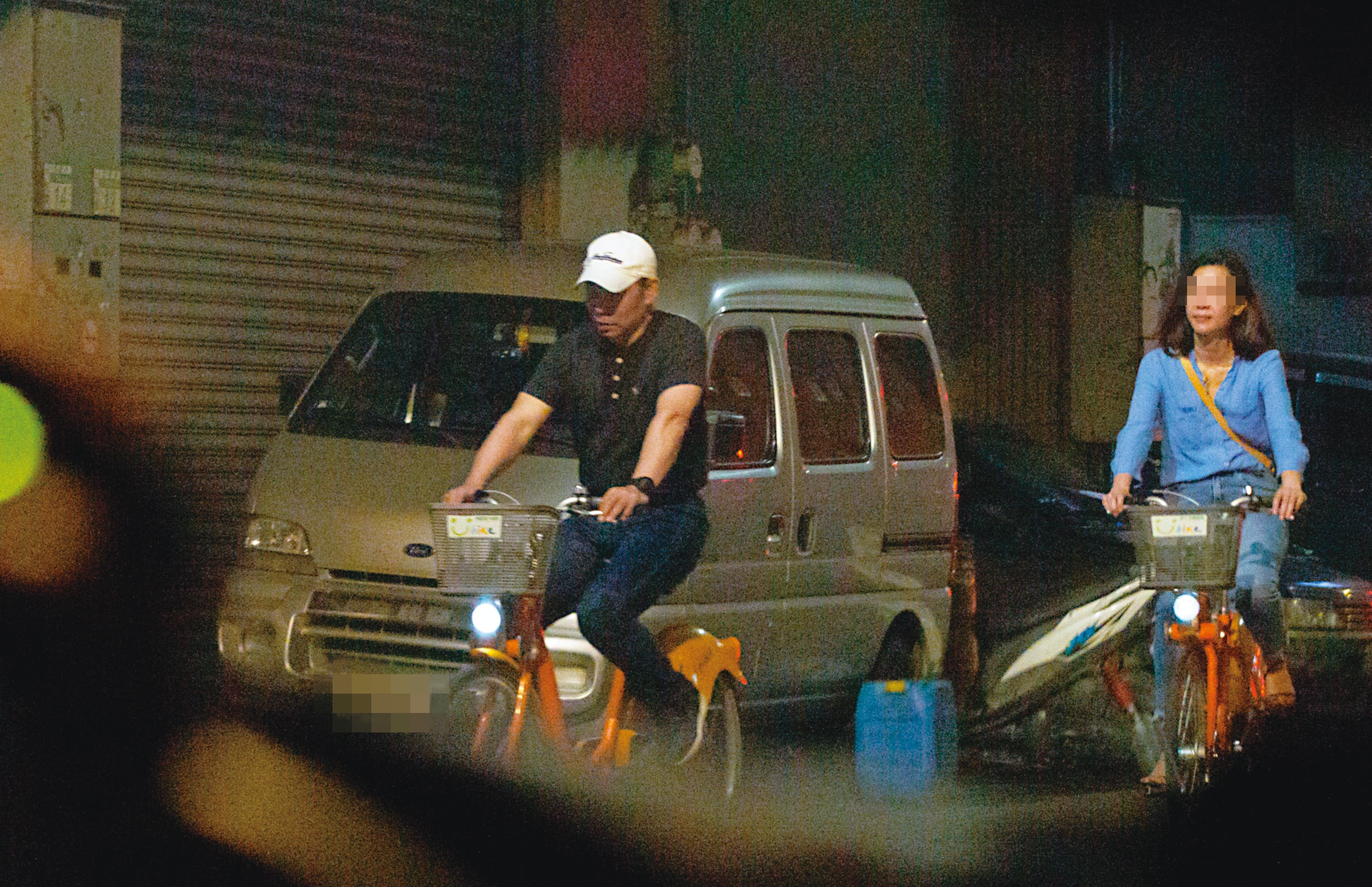 08/12 18：34 程昌興（左）與A女（右）晚餐後騎YouBike從中和回板橋。