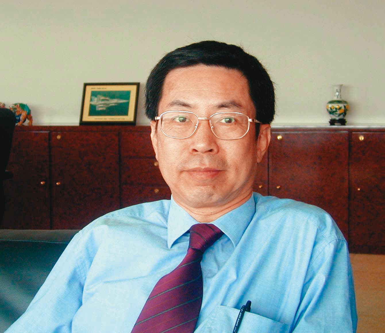 富商翁茂鍾因三億元債務及炒股案官司纏身，他積極與司法警調人士往來，並賣他們股票，最後全身而退。（聯合知識庫）