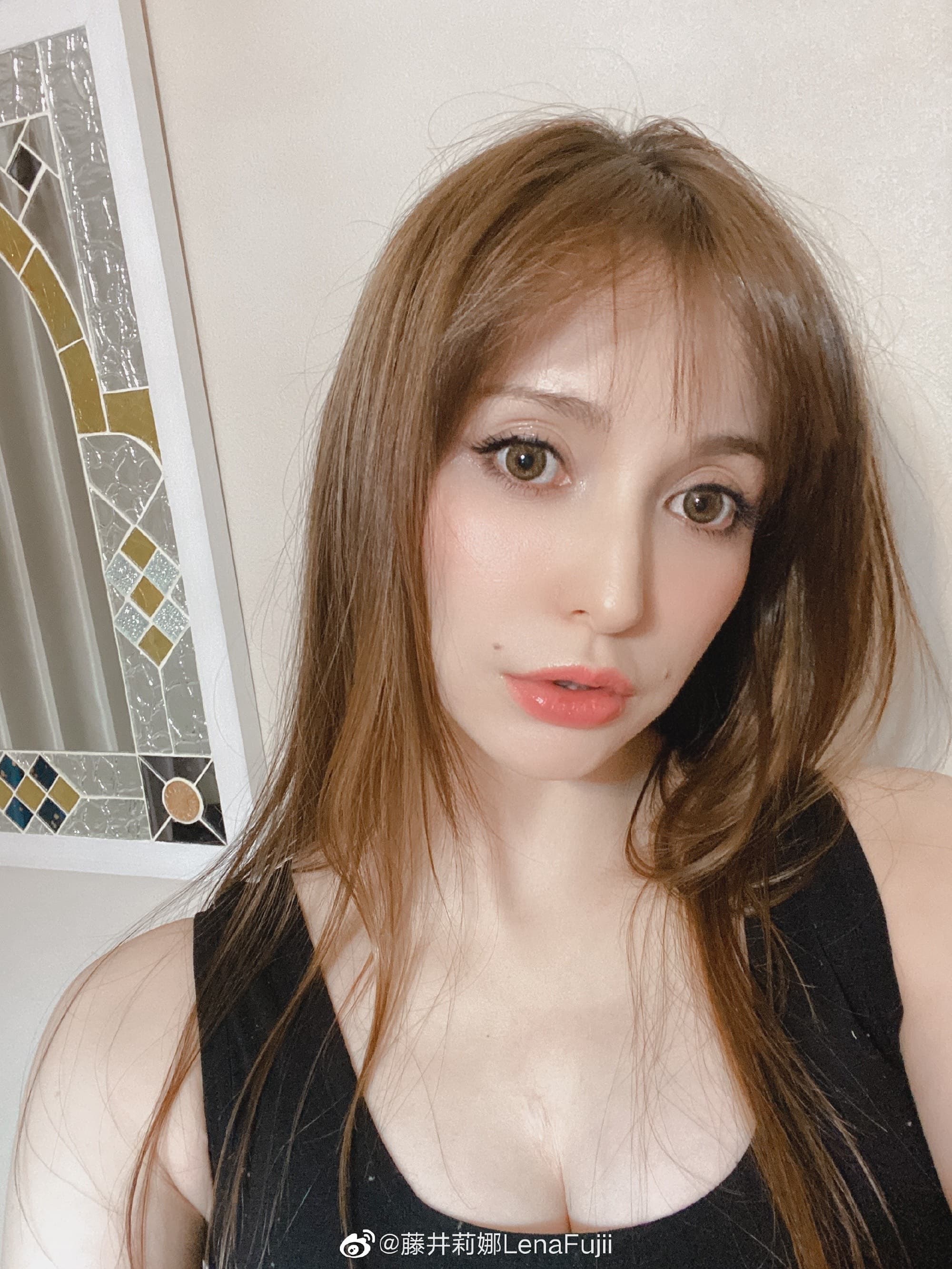 「Lena」藤井莉娜不惜背上「小三」罵名，也要生下小孩，並打算獨自扶養。（翻攝自藤井莉娜微博）