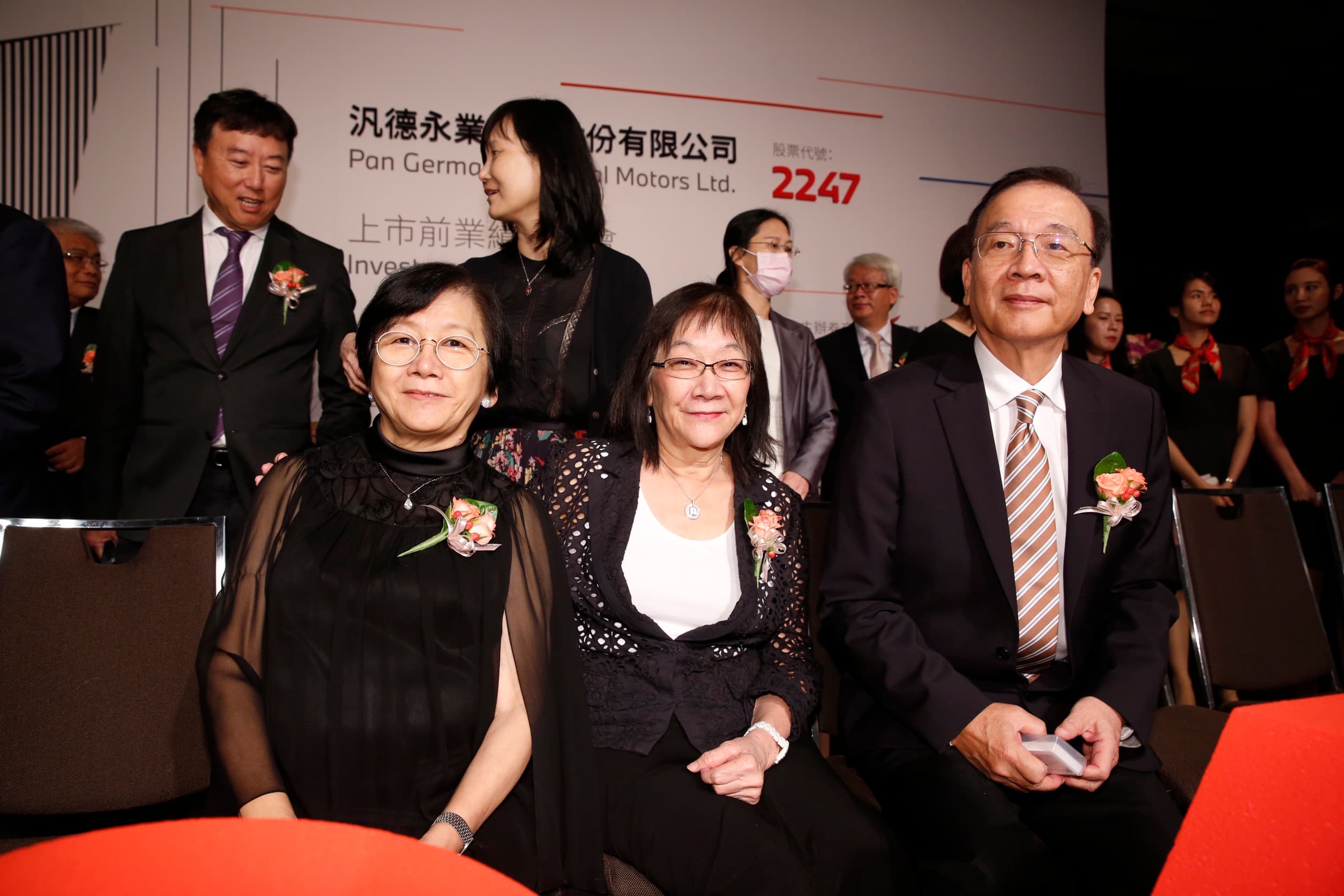 從第一代掌門人唐誠在1954年創立汎德永業集團，成立50多年來，都選擇低調不上市，卻因第三代不願接班，讓唐榮椿選擇了上市的這條路。