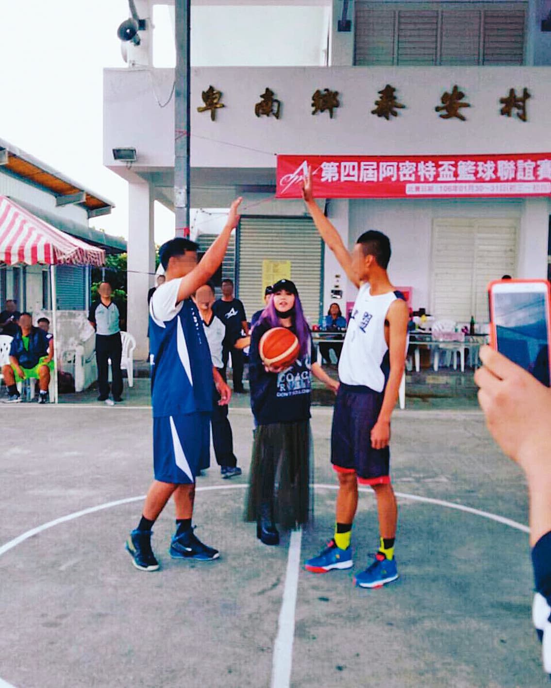 阿妹相當照顧族人，也經常回到部落參加活動。（翻攝自張惠妹臉書）
