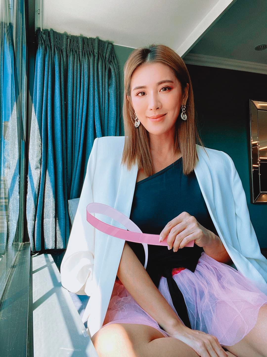 胡瓜砸大錢，讓女兒小禎赴瑞士就讀貴族學校羅西學院。（翻攝小禎臉書）