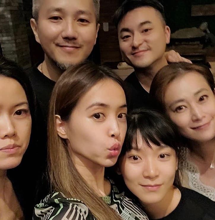 蔡依林在IG 中，po與親朋好友在台中渡假的合照。（翻攝自蔡依林IG）