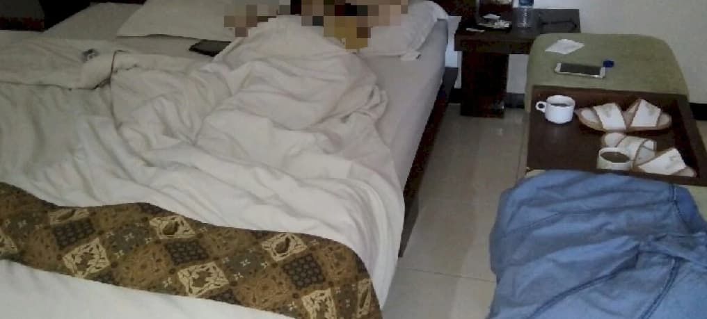 人妻賣身養自己的皮條客老公，沒想到癲癇發作慘死飯店床上。（翻攝畫面）